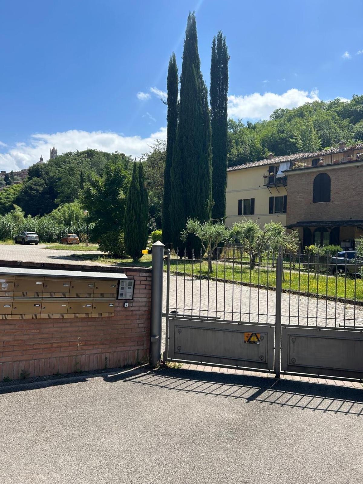Loft Vicolo Di Vallepiatta 2 Min Piazza Del Campo Con Parcheggio Siena Exteriör bild