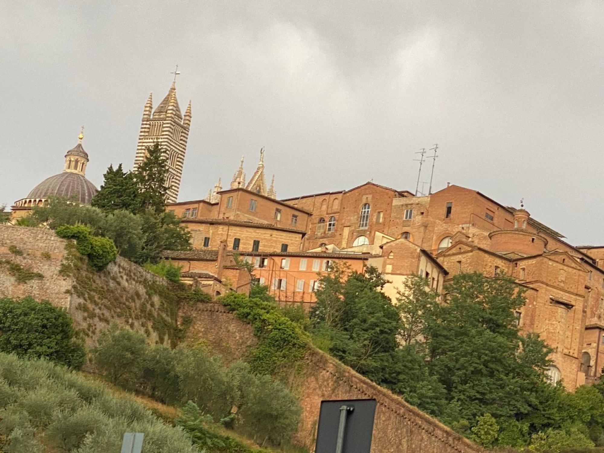 Loft Vicolo Di Vallepiatta 2 Min Piazza Del Campo Con Parcheggio Siena Exteriör bild