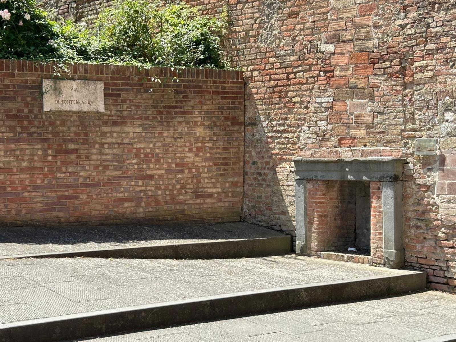 Loft Vicolo Di Vallepiatta 2 Min Piazza Del Campo Con Parcheggio Siena Exteriör bild
